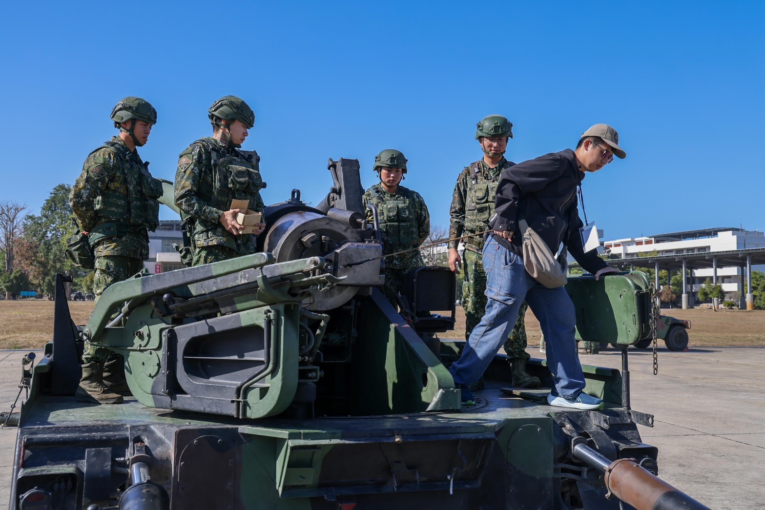 0D8BB41B-B3E2-4611-985F-D12A3C4CDF94