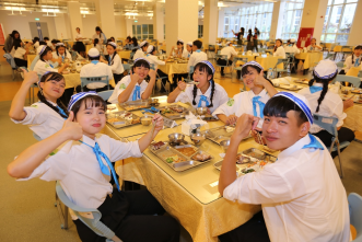 參賽學生中午至聯合餐廳用餐(二)